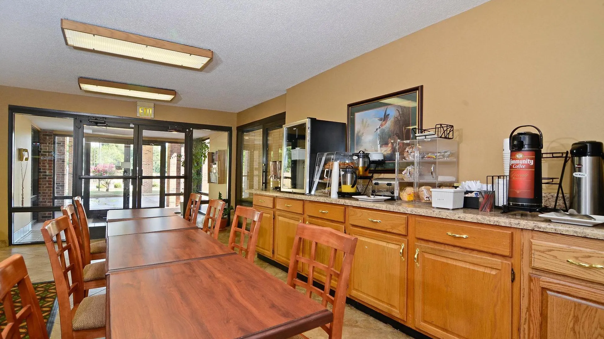Travelers Inn & Suites - Memphis Hotel