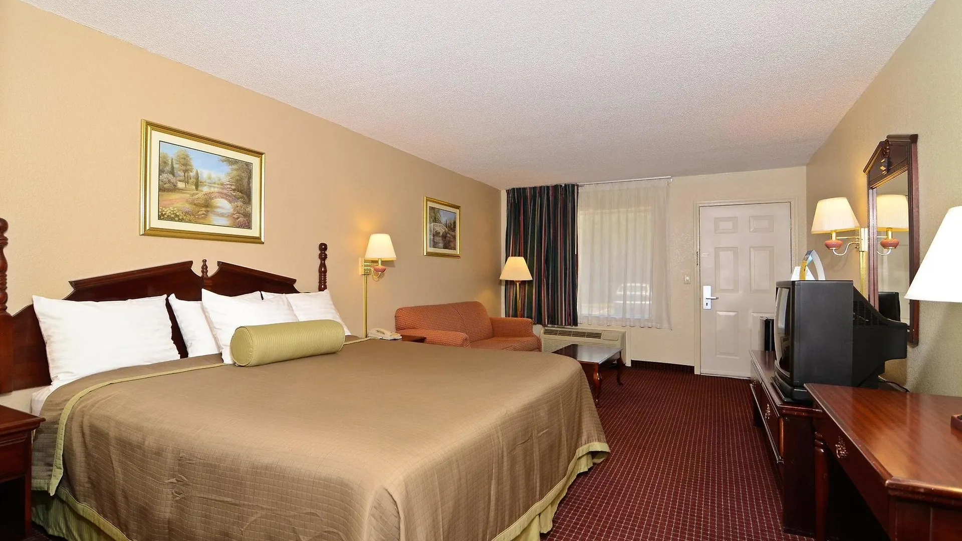 Travelers Inn & Suites - Memphis Hotel