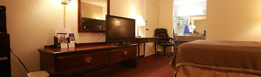 Travelers Inn & Suites - Memphis 2*,
