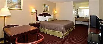 Travelers Inn & Suites - Memphis Hotel