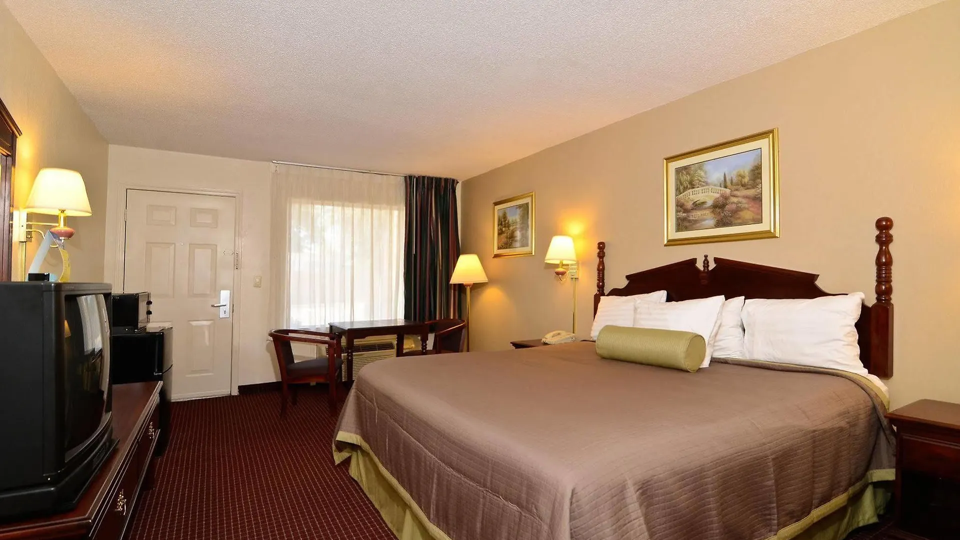 Travelers Inn & Suites - Memphis Hotel
