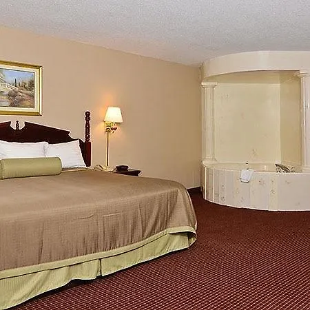 Travelers Inn & Suites - Memphis Hotel