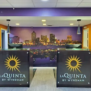 Hotel La Quinta By Wyndham Airport Graceland